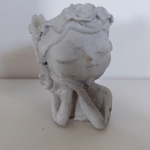 house0011 girl planter chin on hands
