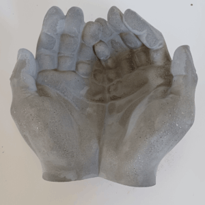 house0018 hands